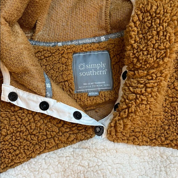 Simply southern Sherpa pullover - Picture 2 of 6